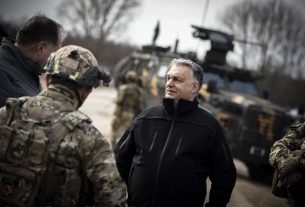 Orbán a határon