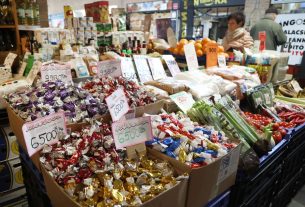 Szeged, karácsony, szaloncukor, gyümölcs, hal, hús, dió, mák, savanyú káposzta, Mars téri piac