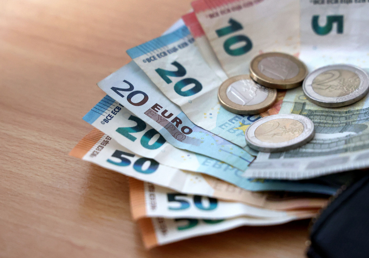 Szeged, euro, pénz, illusztráció, gazdaság